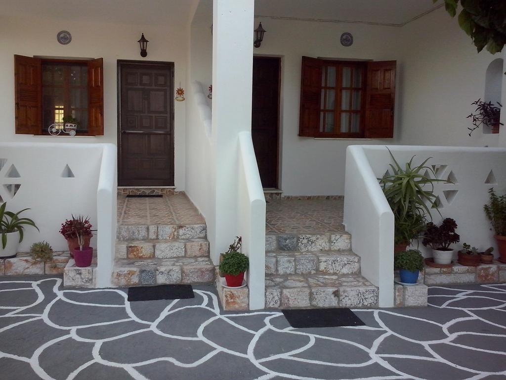 Athena'S Houses Skyros Bagian luar foto