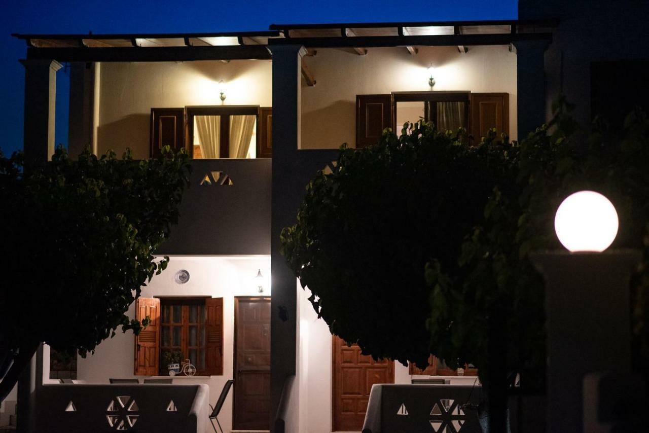 Athena'S Houses Skyros Bagian luar foto