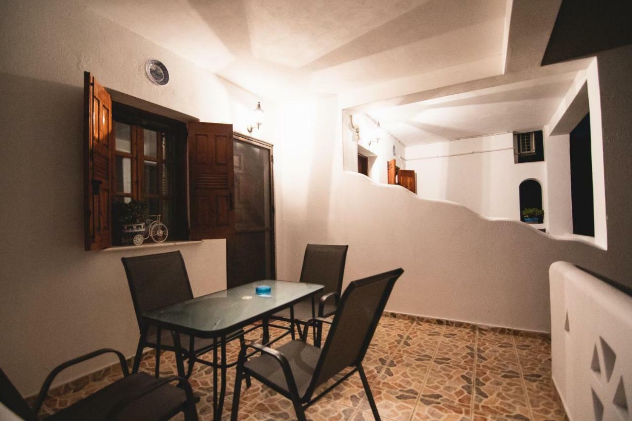 Athena'S Houses Skyros Bagian luar foto